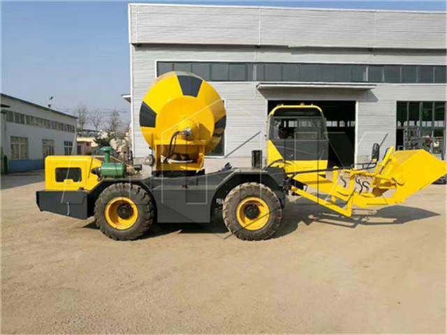 China's mobile self loading concrete mixer